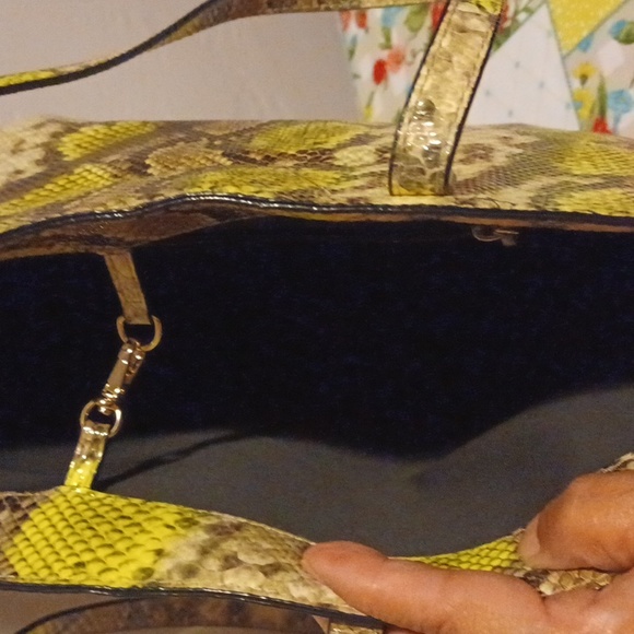 VICTORIA'S SECRET PYTHON TOTE - Picture 3 of 8